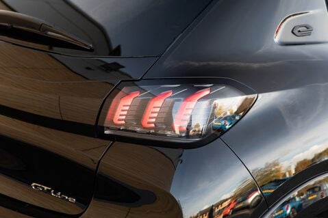 Peugeot 208 GT LINE 9