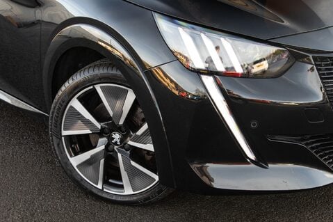 Peugeot 208 GT LINE 11