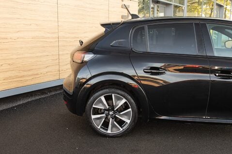 Peugeot 208 GT LINE 7