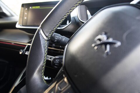 Peugeot 208 GT LINE 17