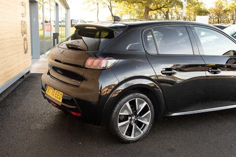 Peugeot 208 GT LINE 8