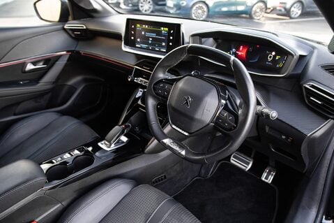 Peugeot 208 GT LINE 4