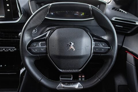 Peugeot 208 GT LINE 21