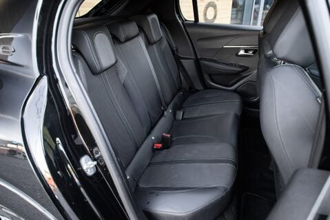 Peugeot 208 GT LINE 32