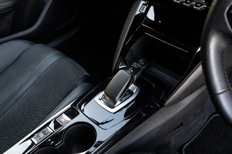 Peugeot 208 GT LINE 30