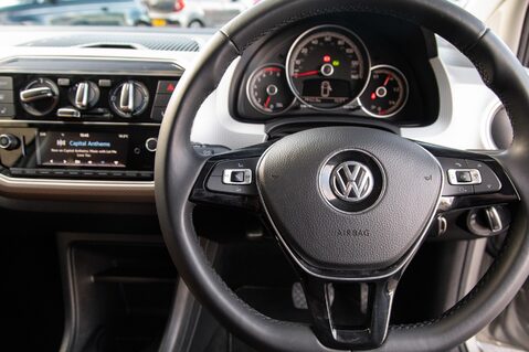 Volkswagen Up HIGH UP 19