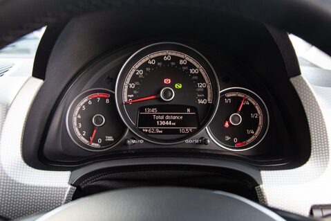 Volkswagen Up HIGH UP 15