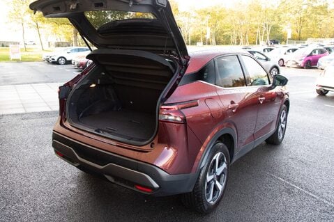 Nissan Qashqai DIG-T N-CONNECTA MHEV 36
