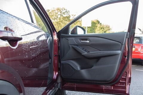 Nissan Qashqai DIG-T N-CONNECTA MHEV 14