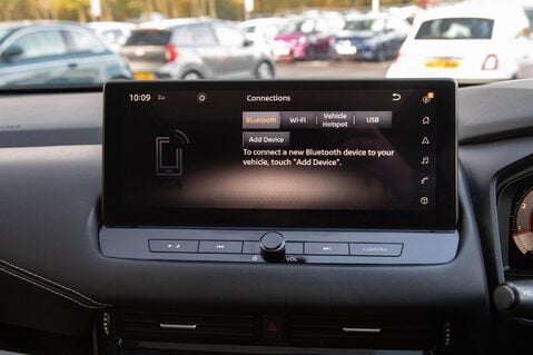 Nissan Qashqai DIG-T N-CONNECTA MHEV 26