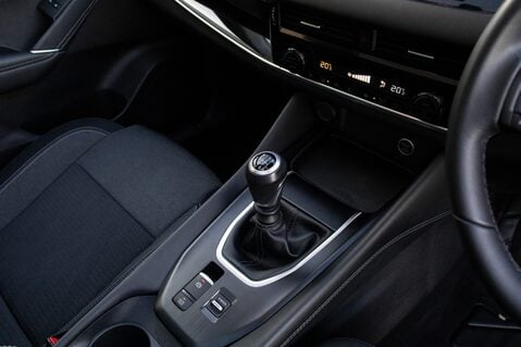 Nissan Qashqai DIG-T N-CONNECTA MHEV 32