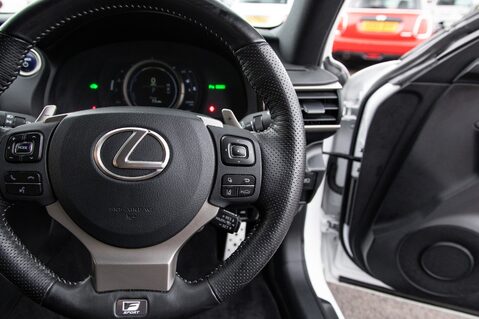 Lexus Is 300H F SPORT 21
