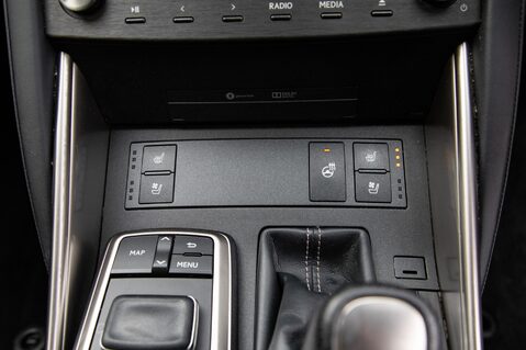 Lexus Is 300H F SPORT 37