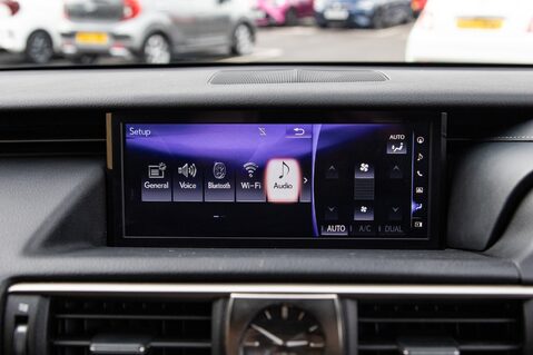 Lexus Is 300H F SPORT 28