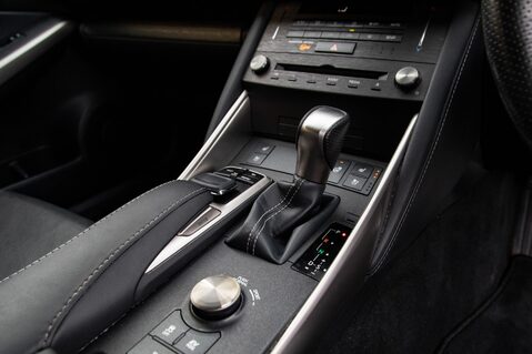 Lexus Is 300H F SPORT 35