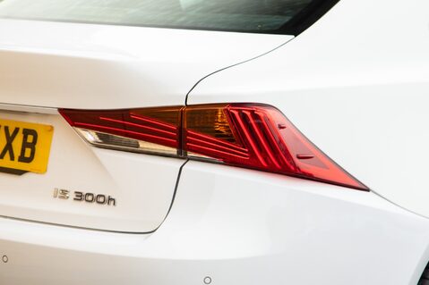 Lexus Is 300H F SPORT 9