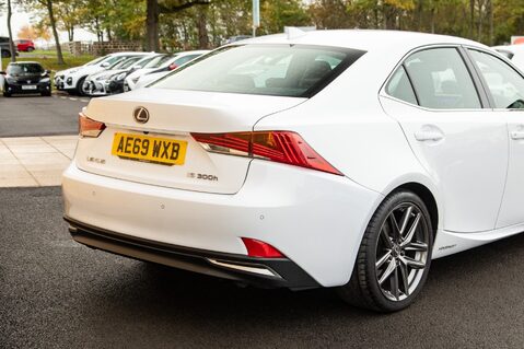 Lexus Is 300H F SPORT 8