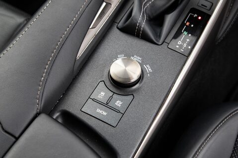 Lexus Is 300H F SPORT 38