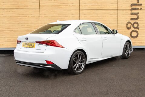 Lexus Is 300H F SPORT 2