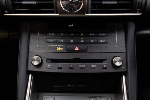 Lexus Is 300H F SPORT 36