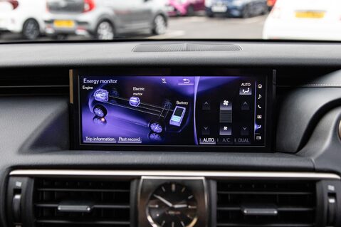 Lexus Is 300H F SPORT 31