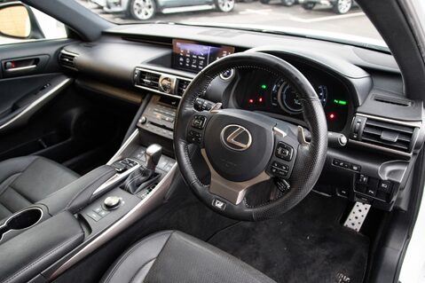 Lexus Is 300H F SPORT 4