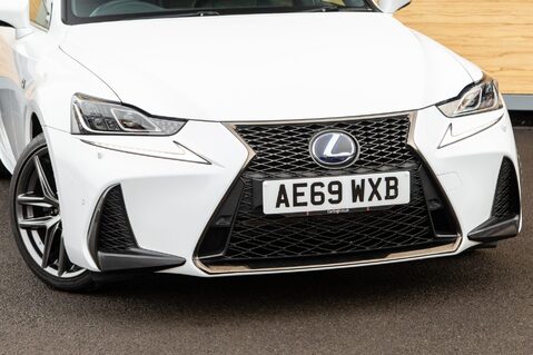 Lexus Is 300H F SPORT 11