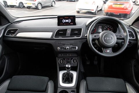 Audi Q3 TFSI S LINE EDITION 3