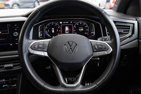 Volkswagen Taigo R-LINE TSI DSG 21