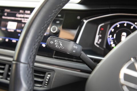 Volkswagen Taigo R-LINE TSI DSG 17