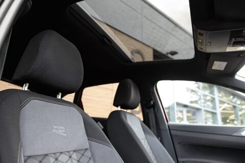 Volkswagen Taigo R-LINE TSI DSG 32