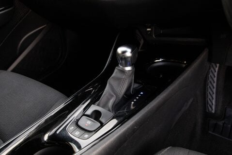 Toyota C-HR DESIGN 31