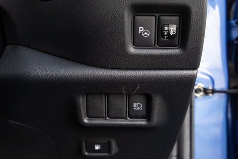 Toyota C-HR DESIGN 16