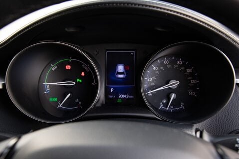 Toyota C-HR DESIGN 15