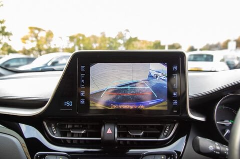 Toyota C-HR DESIGN 29