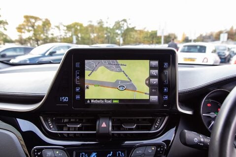 Toyota C-HR DESIGN 27