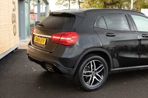 Mercedes-Benz GLA Class GLA 180 URBAN EDITION 8
