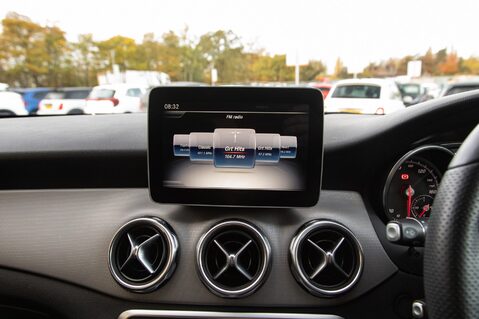 Mercedes-Benz GLA Class GLA 180 URBAN EDITION 21