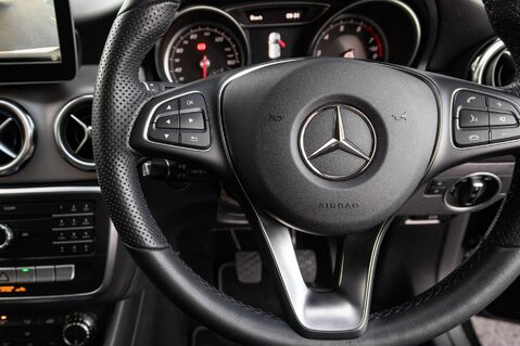 Mercedes-Benz GLA Class GLA 180 URBAN EDITION 18