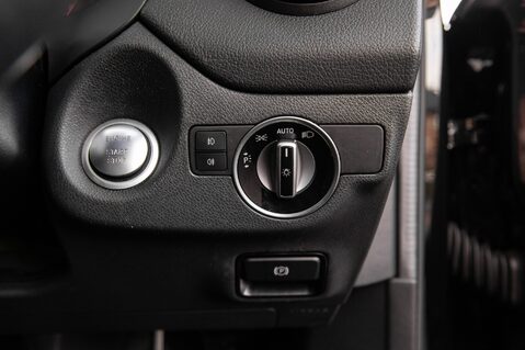 Mercedes-Benz GLA Class GLA 180 URBAN EDITION 16