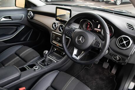 Mercedes-Benz GLA Class GLA 180 URBAN EDITION