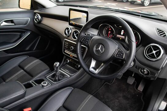 Mercedes-Benz GLA Class GLA 180 URBAN EDITION