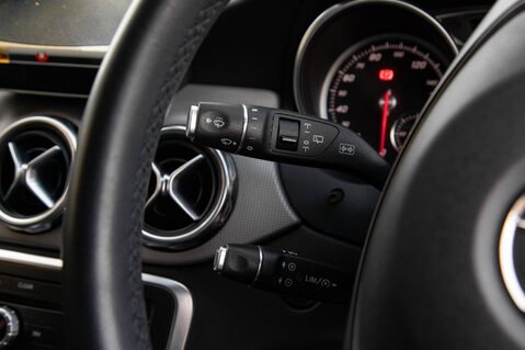 Mercedes-Benz GLA Class GLA 180 URBAN EDITION 17