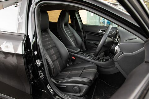 Mercedes-Benz GLA Class GLA 180 URBAN EDITION 28