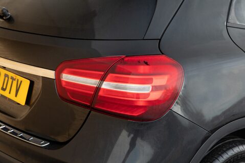 Mercedes-Benz GLA Class GLA 180 URBAN EDITION 9