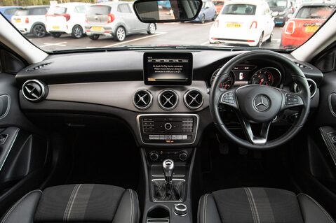 Mercedes-Benz GLA Class GLA 180 URBAN EDITION 3