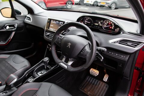 Peugeot 2008 PURETECH S/S GT LINE 4