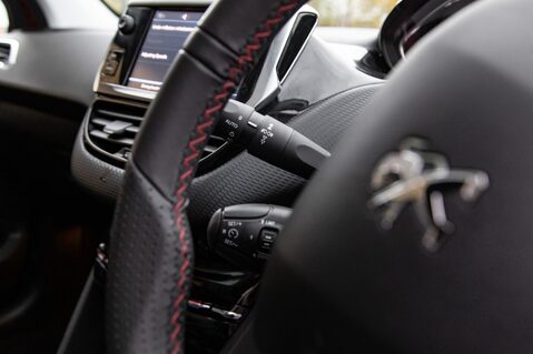 Peugeot 2008 PURETECH S/S GT LINE 17