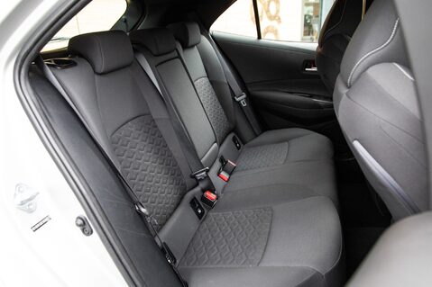 Toyota Corolla VVT-I ICON TECH 34