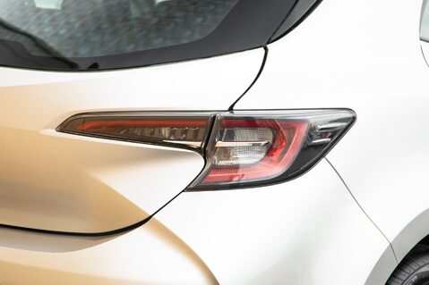 Toyota Corolla VVT-I ICON TECH 9